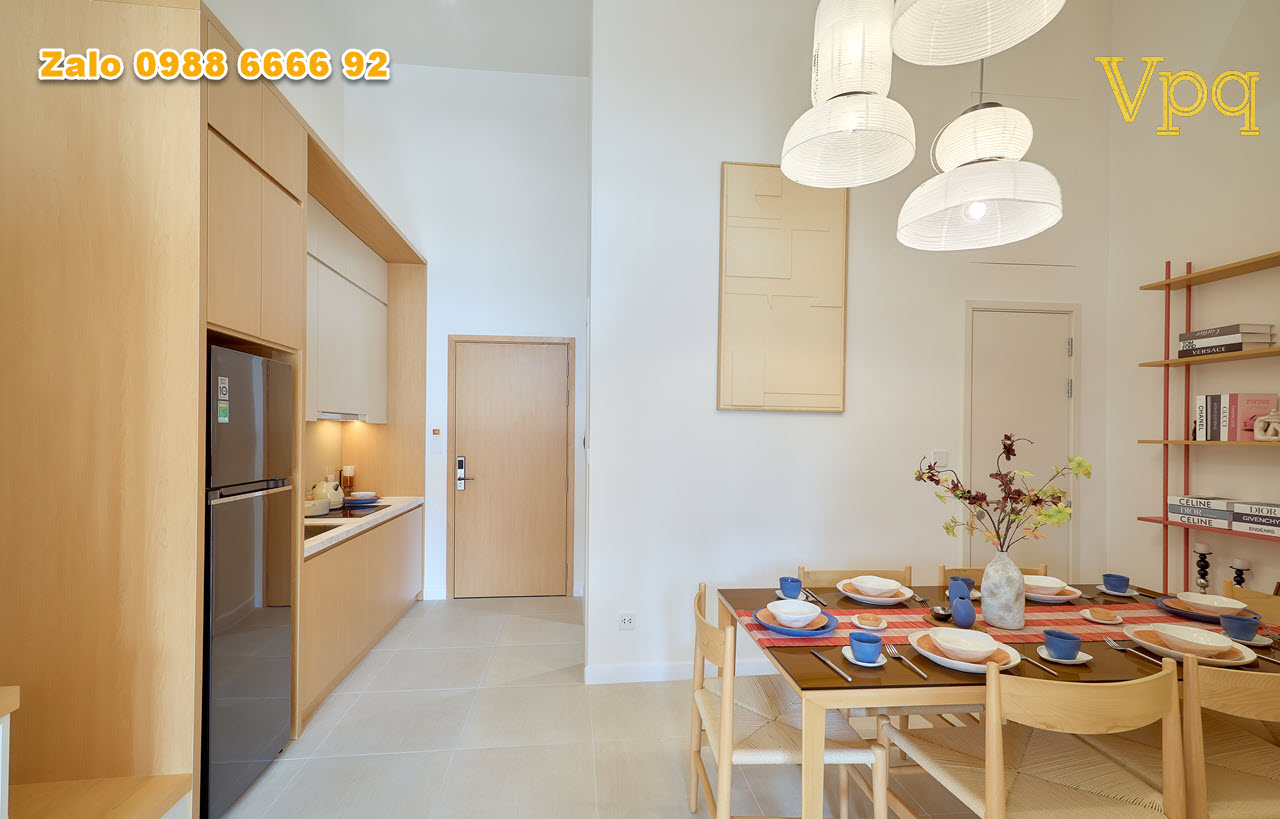Kh&ocirc;ng gian cửa v&agrave;o v&agrave; khu vực bếp