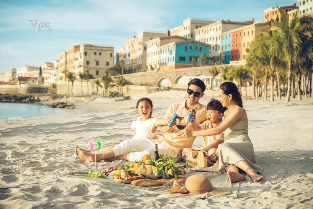 Bãi biển Sunset Town là nơi đáng đến và trải nghiệm