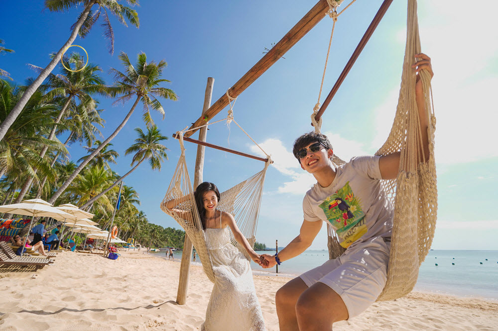 Hình ảnh đôi bạn trẻ tại Đảo Thiên Đường Hòn Thơm