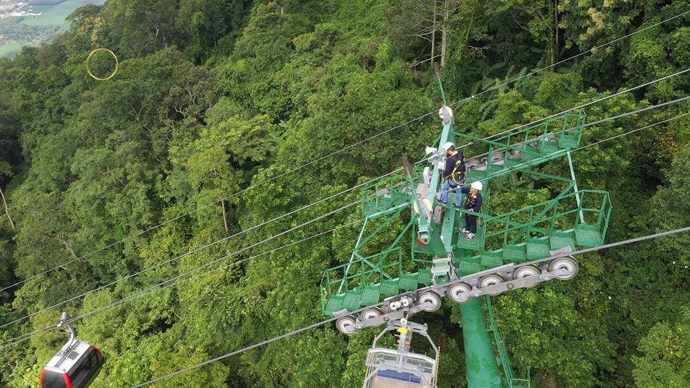 Tuyến cáp treo Chùa Hang: mang du khách đi bái vọng quần thể văn hóa tâm linh lâu đời chùa Bà, chùa Hang...