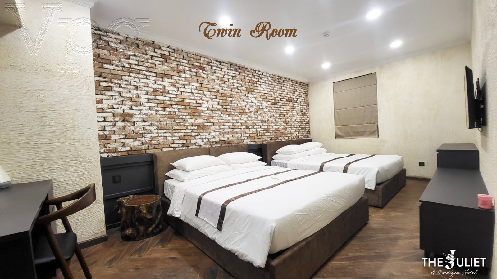 Phòng Twin view thị trấn khách sạn Juliet's Boutique Hotel