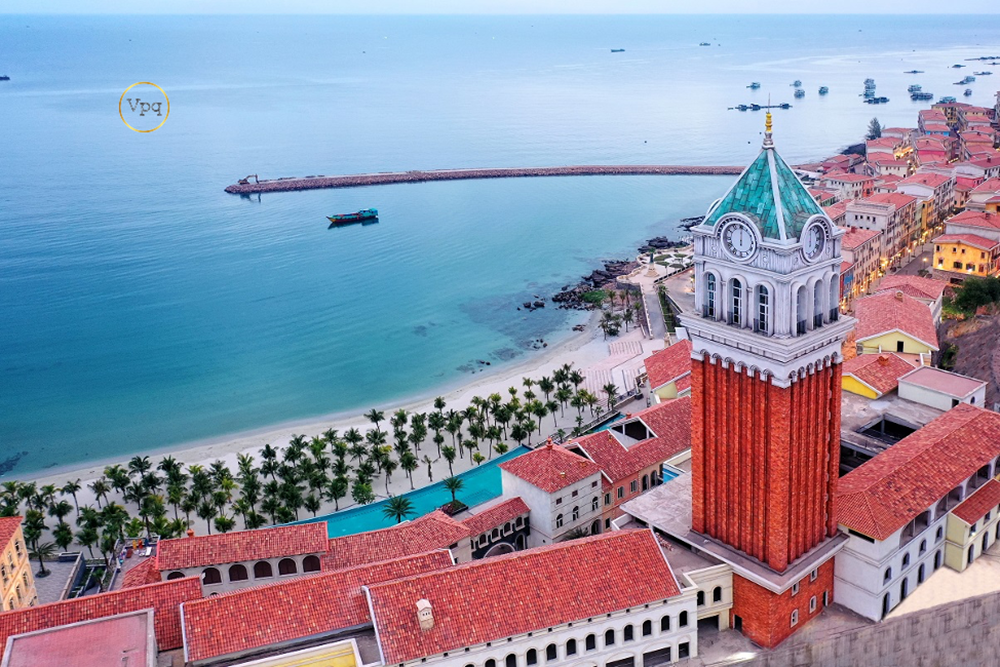 Tầm nh&igrave;n trực diện biển Ph&uacute; Quốc của La Festa Phu Quoc, Curio Collection by Hilton
