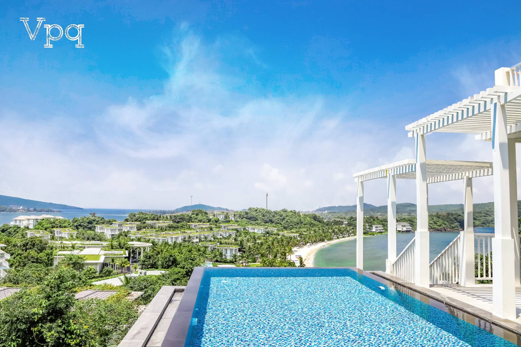 Hồ bơi riêng tư hướng biển