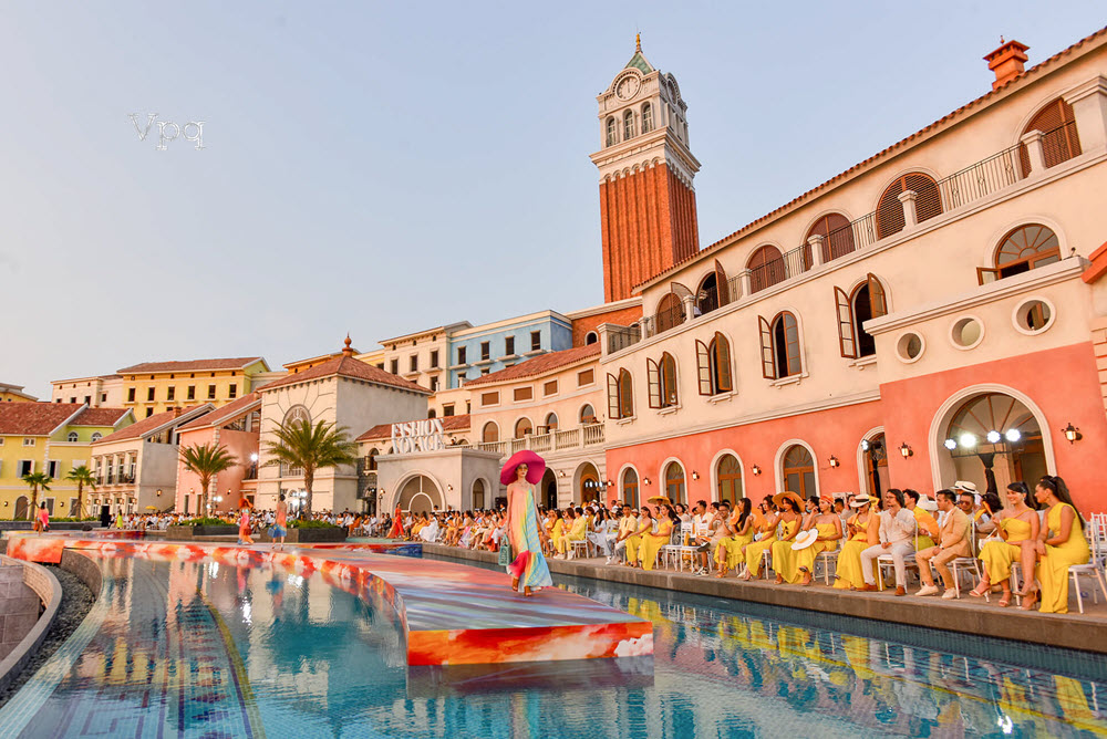 Sự kiện thời trang Fashion Voyage đình đám của LongKan tại Sunset Town