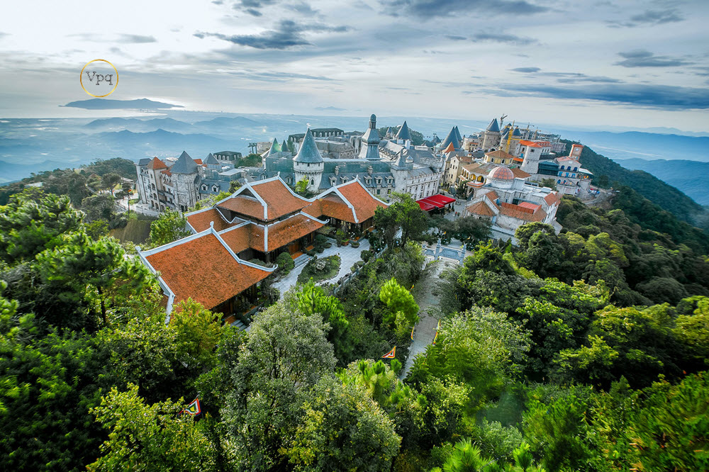 Ch&ugrave;a Linh Ứng, B&agrave; N&agrave; Hills