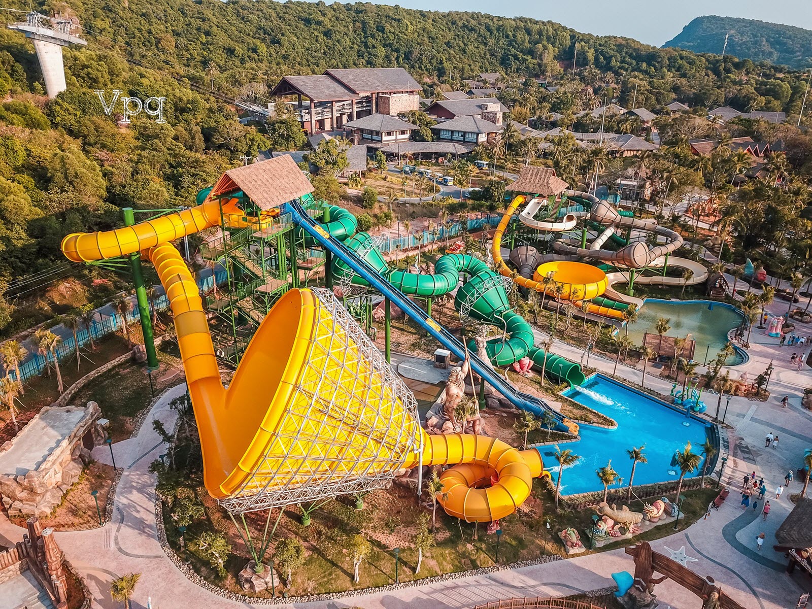 Cạm Bẫy Qu&aacute;i Vật