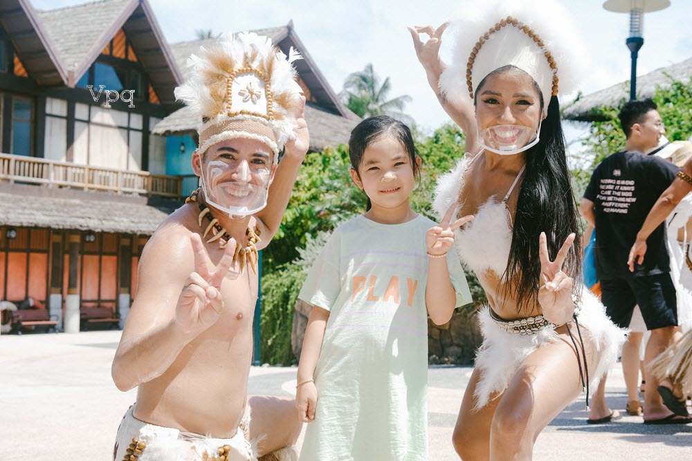 Check in c&ugrave;ng c&aacute;c vũ c&ocirc;ng La Tinh xinh đẹp