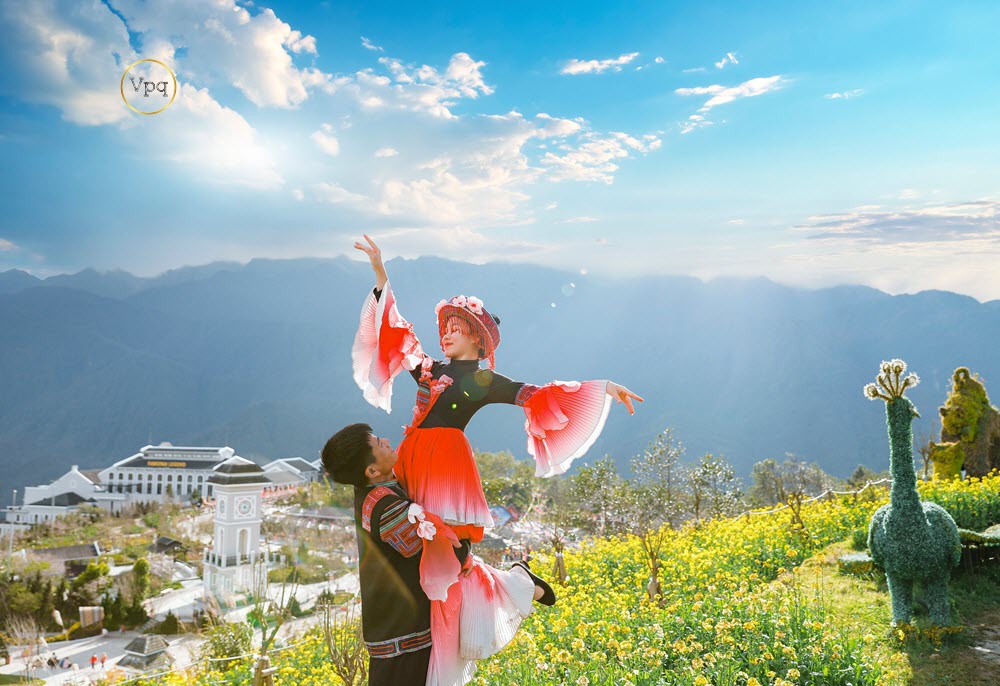 Ch&agrave;ng trai v&agrave; c&ocirc; g&aacute;i bản tuyệt đẹp m&ugrave;a hoa
