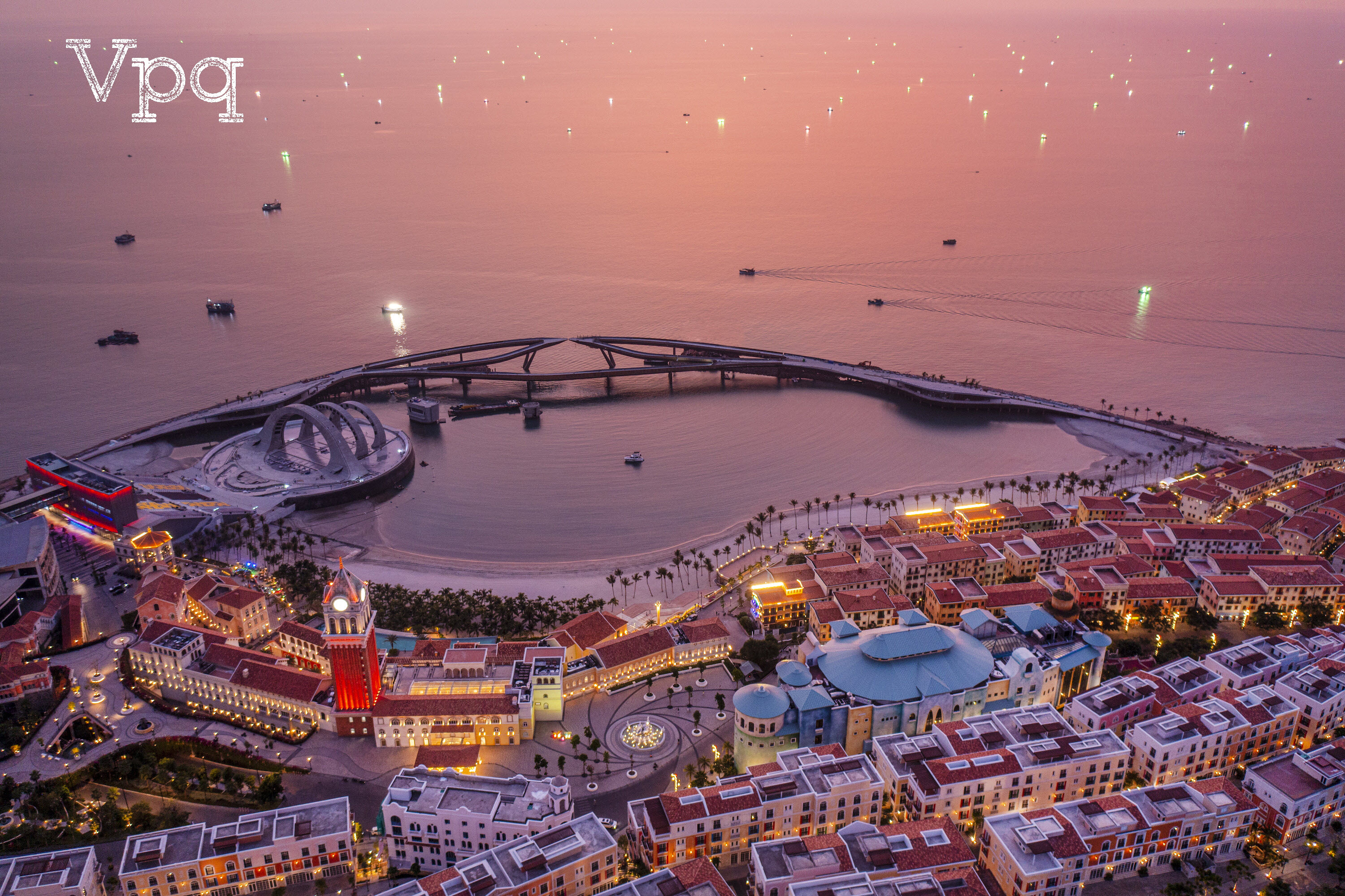 Thị trấn Ho&agrave;ng H&ocirc;n Sunset Town Ph&uacute; Quốc lung linh về đ&ecirc;m