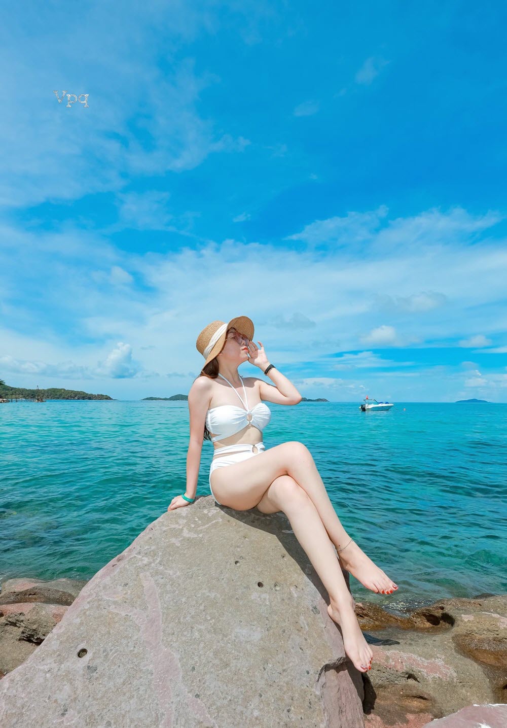 Nơi ph&ocirc; diễn những tấm h&igrave;nh n&oacute;ng bỏng