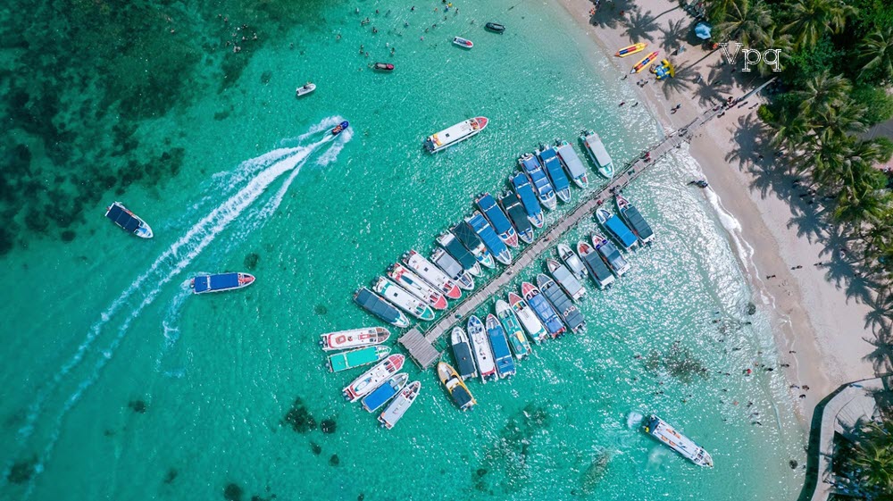 Di chuyển tới đảo hoang với h&agrave;ng ng&agrave;n mỹ nữ