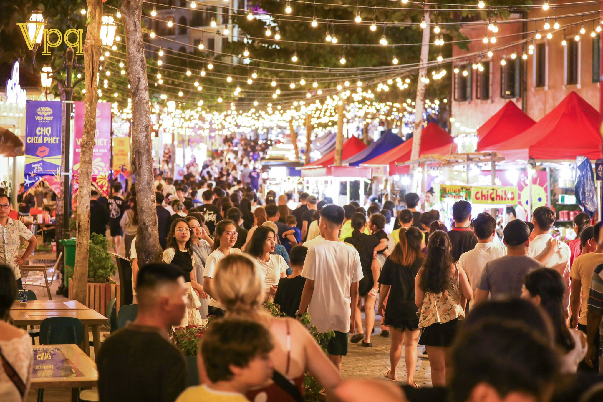 Chợ đêm VUI-Fest Bazaar