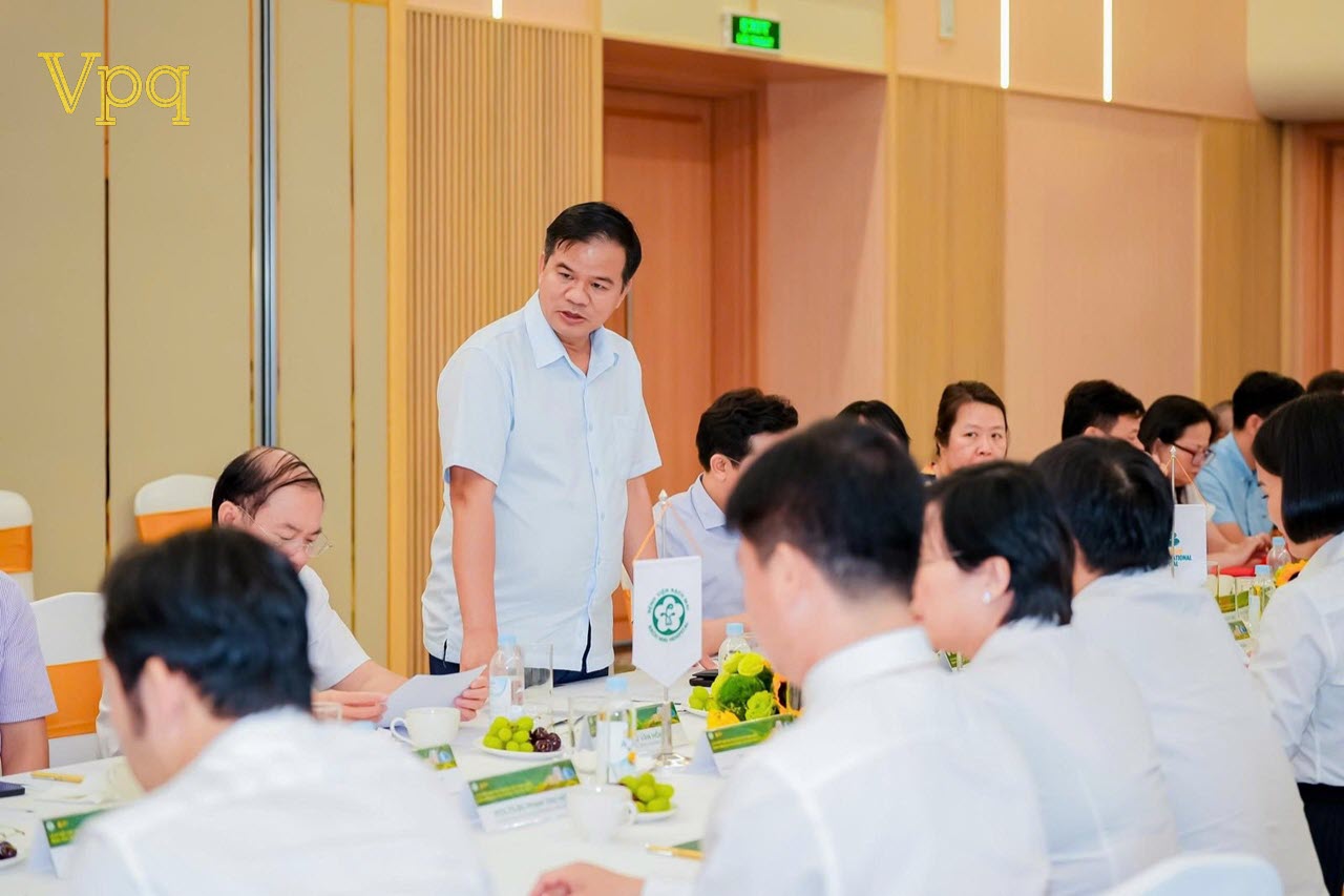 PGS.TS.BS Đ&agrave;o Xu&acirc;n Cơ &ndash; Gi&aacute;m đốc Bệnh viện Bạch Mai đ&aacute;nh gi&aacute; cao sự nỗ lực v&agrave; tầm nh&igrave;n ph&aacute;t triển y tế của Tập đo&agrave;n Sun Group