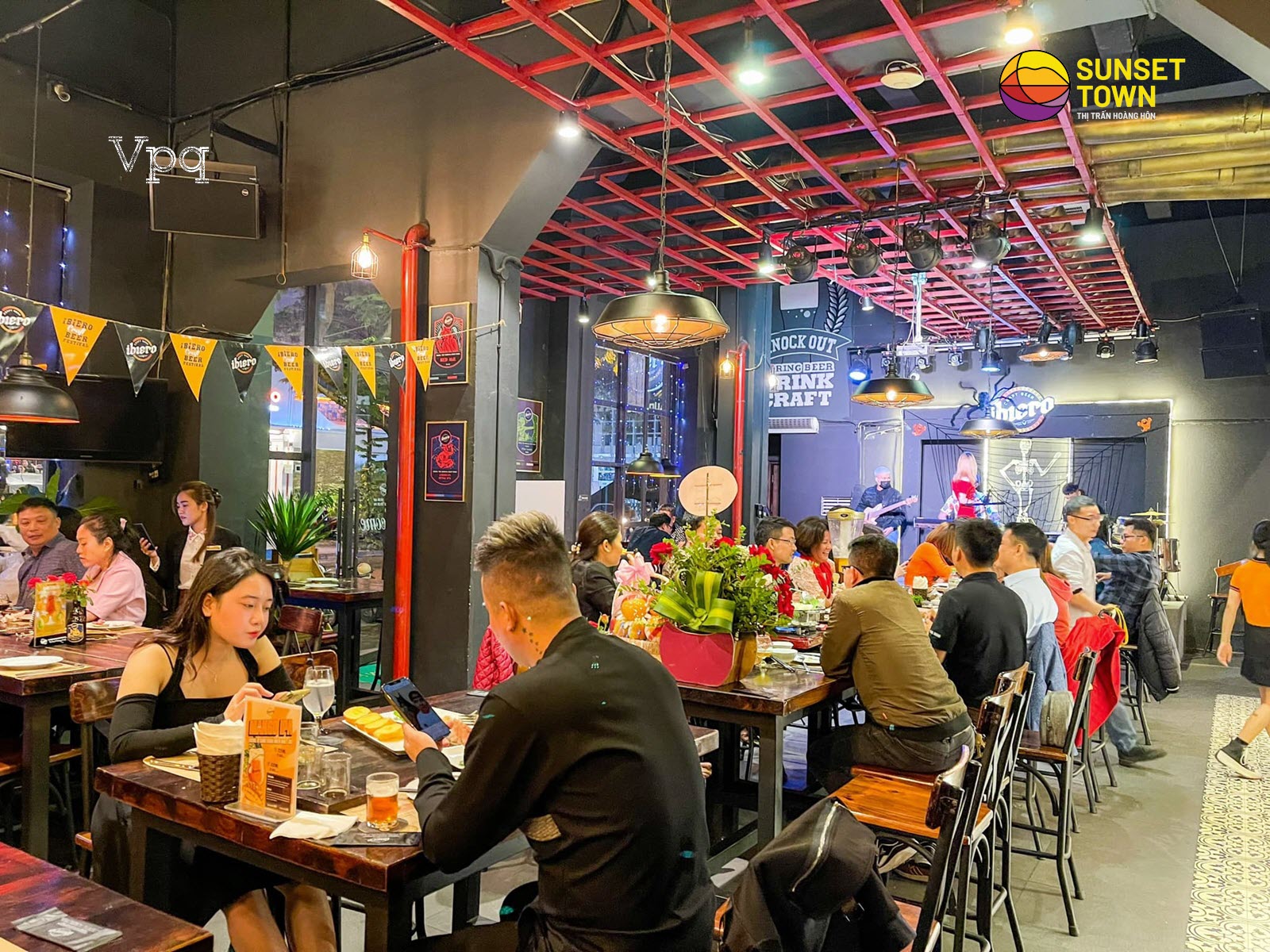 Kh&ocirc;ng gian nh&agrave; h&agrave;ng bia Ibiero Ph&uacute; Quốc