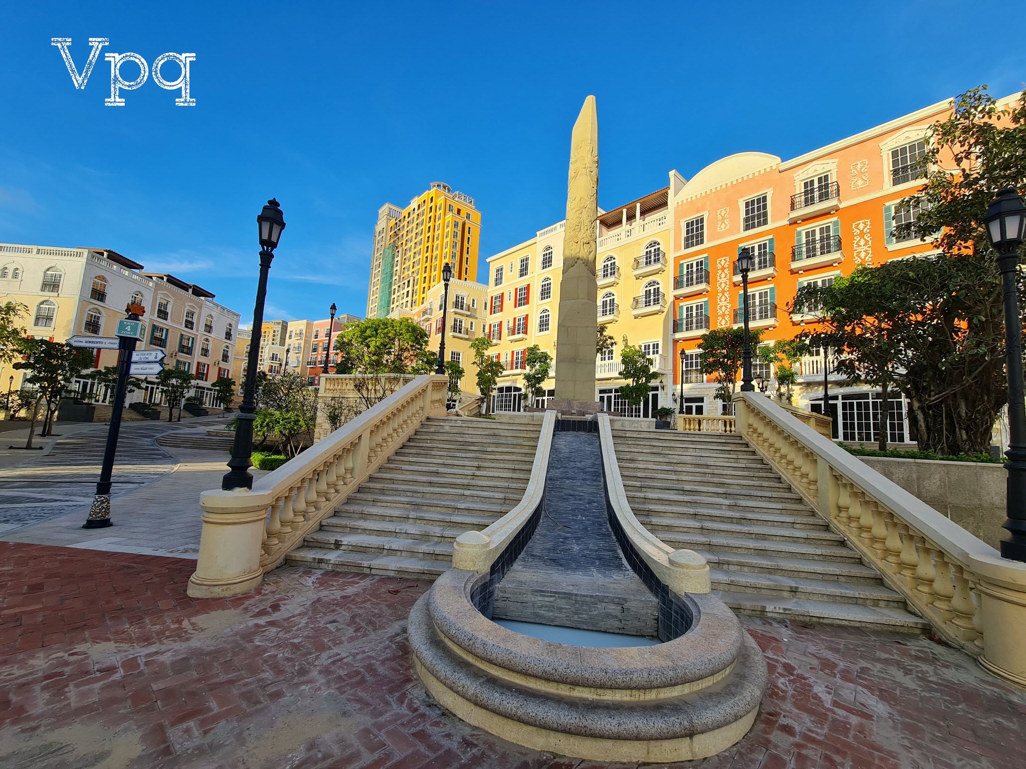 C&ocirc;ng tr&igrave;nh b&uacute;t th&aacute;p đ&aacute; Obelisk tại quảng trường Con S&ograve;