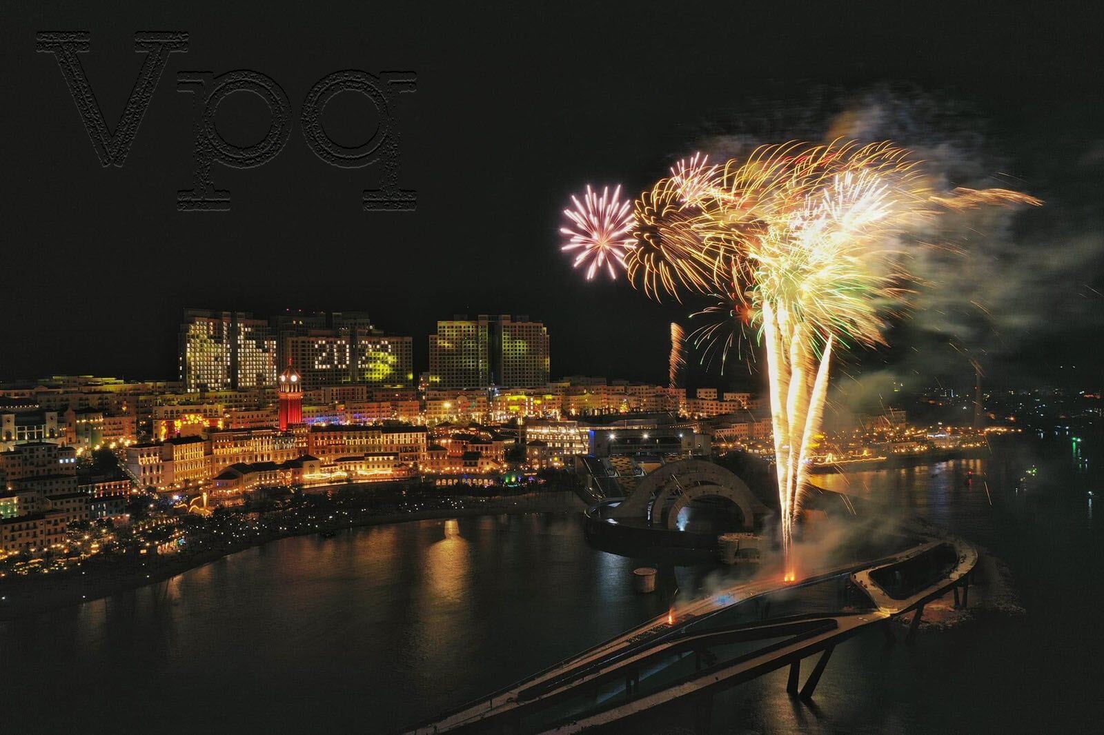 H&igrave;nh ảnh ph&aacute;o hoa rợp trời New Year Countdown Ph&uacute; Quốc 2023 tại thị trấn Ho&agrave;ng H&ocirc;n