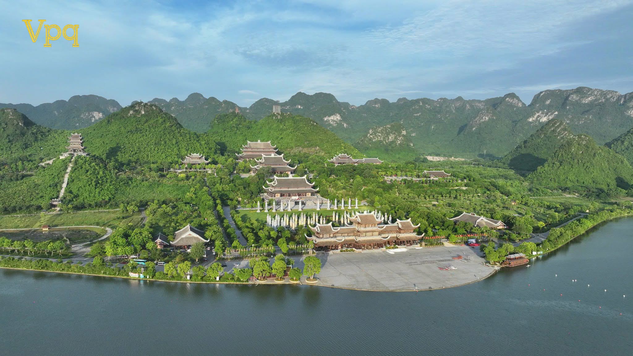 Quần thể Ch&ugrave;a Tam Ch&uacute;c