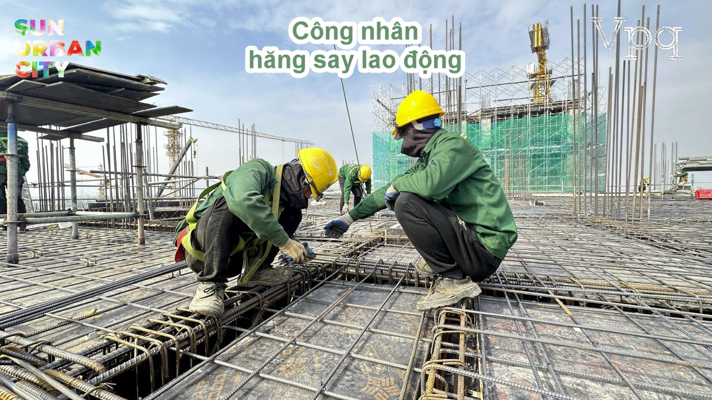 C&ocirc;ng nh&acirc;n nh&agrave; thầu Conteccons hăng say lao động