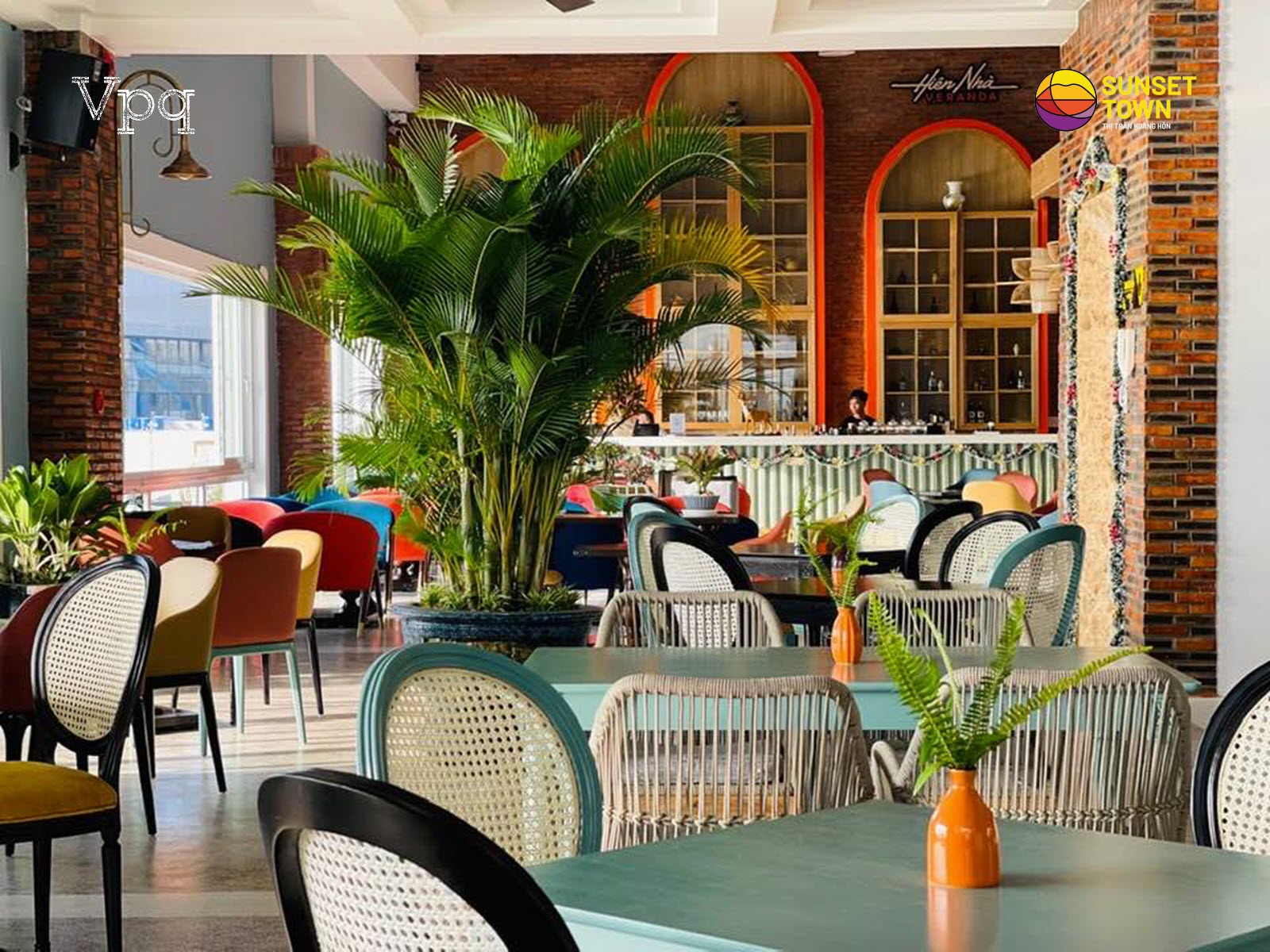 Không gian phía trong là Hiên Nhà Veranda