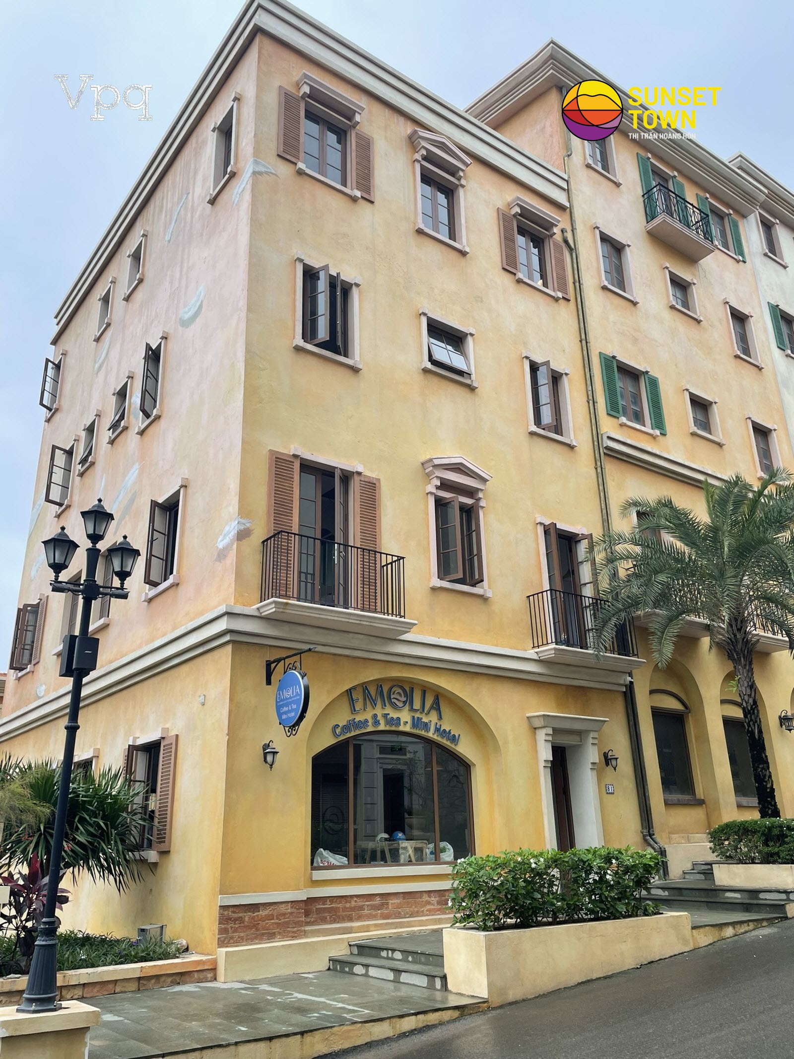 Ph&iacute;a ngo&agrave;i Emolia Coffee Tea & Mini Hotel