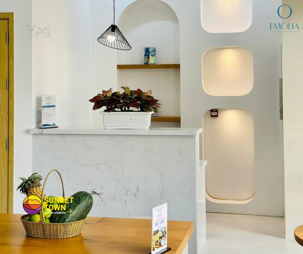 Một tr&ocirc;ng những cửa h&agrave;ng đầu ti&ecirc;n tại phố Positano hoạt động