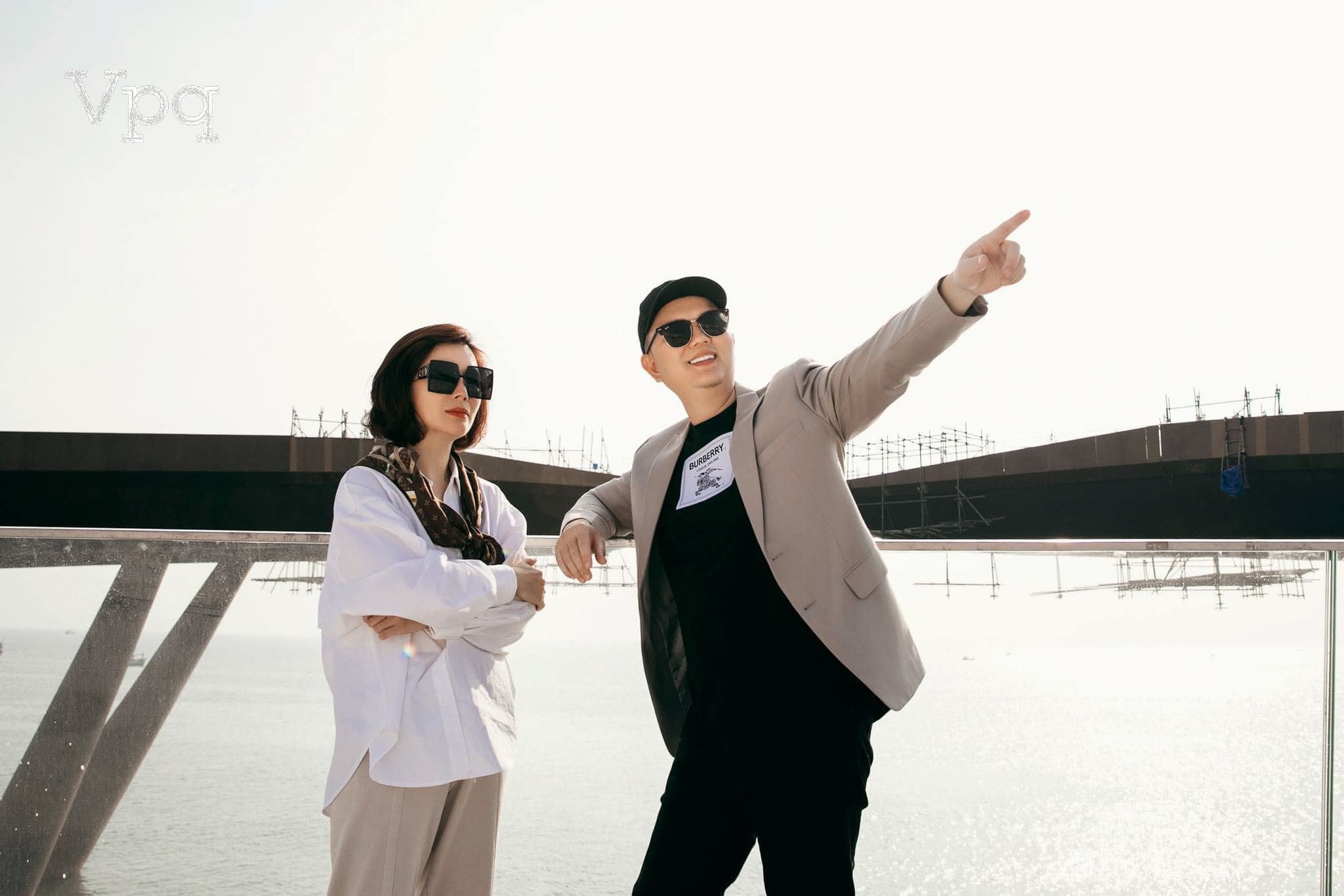 Đ&acirc;y l&agrave; lần đầu ti&ecirc;n đạo diễn Long Kan đưa &aacute;o d&agrave;i v&agrave;o show diễn Fashion Voyage
