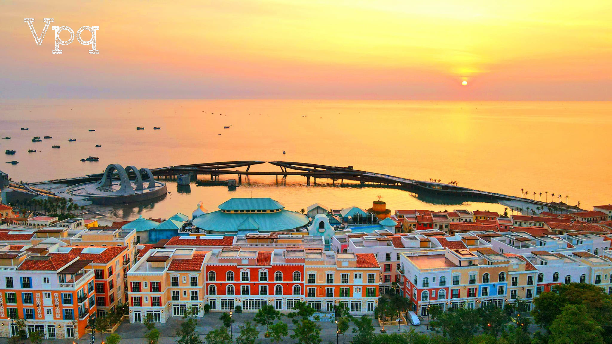 Sunset Town với c&ocirc;ng tr&igrave;nh biểu tượng Cầu H&ocirc;n, được mệnh danh l&agrave; nơi ngắm ho&agrave;ng h&ocirc;n đẹp nhất Ph&uacute; Quốc