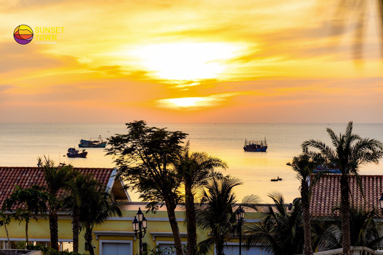 Thế giới dịch vụ tại Sunset Town - Thị trấn Ho&agrave;ng h&ocirc;n
