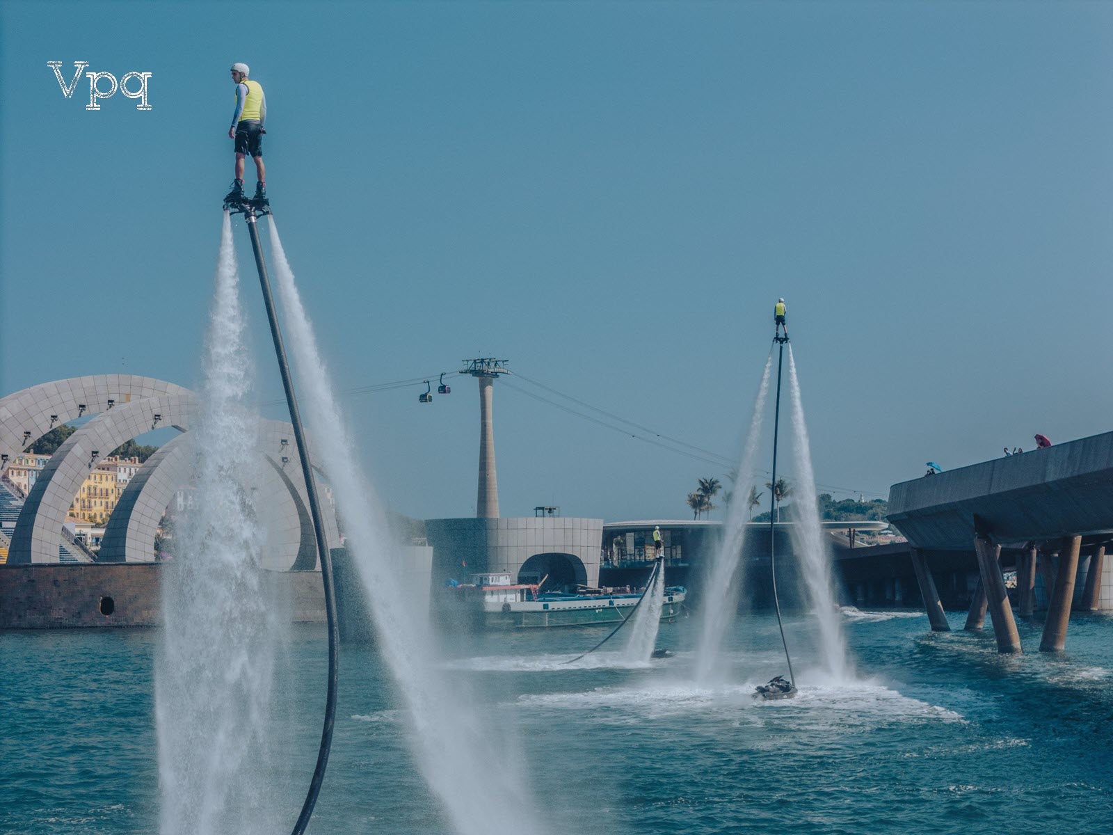 Trình diễn Jestki trên mặt nước tại Sunset Town