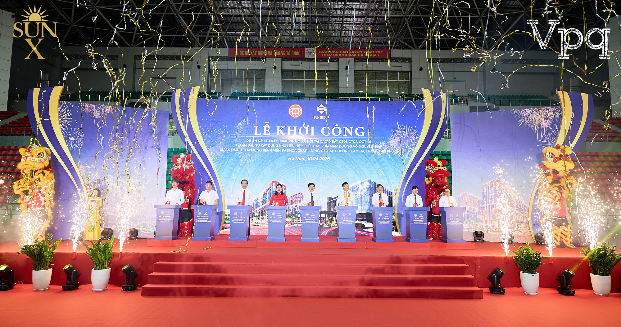 Các đại biểu bấm nút khởi công cụm 3 dự án tại Hà Nam