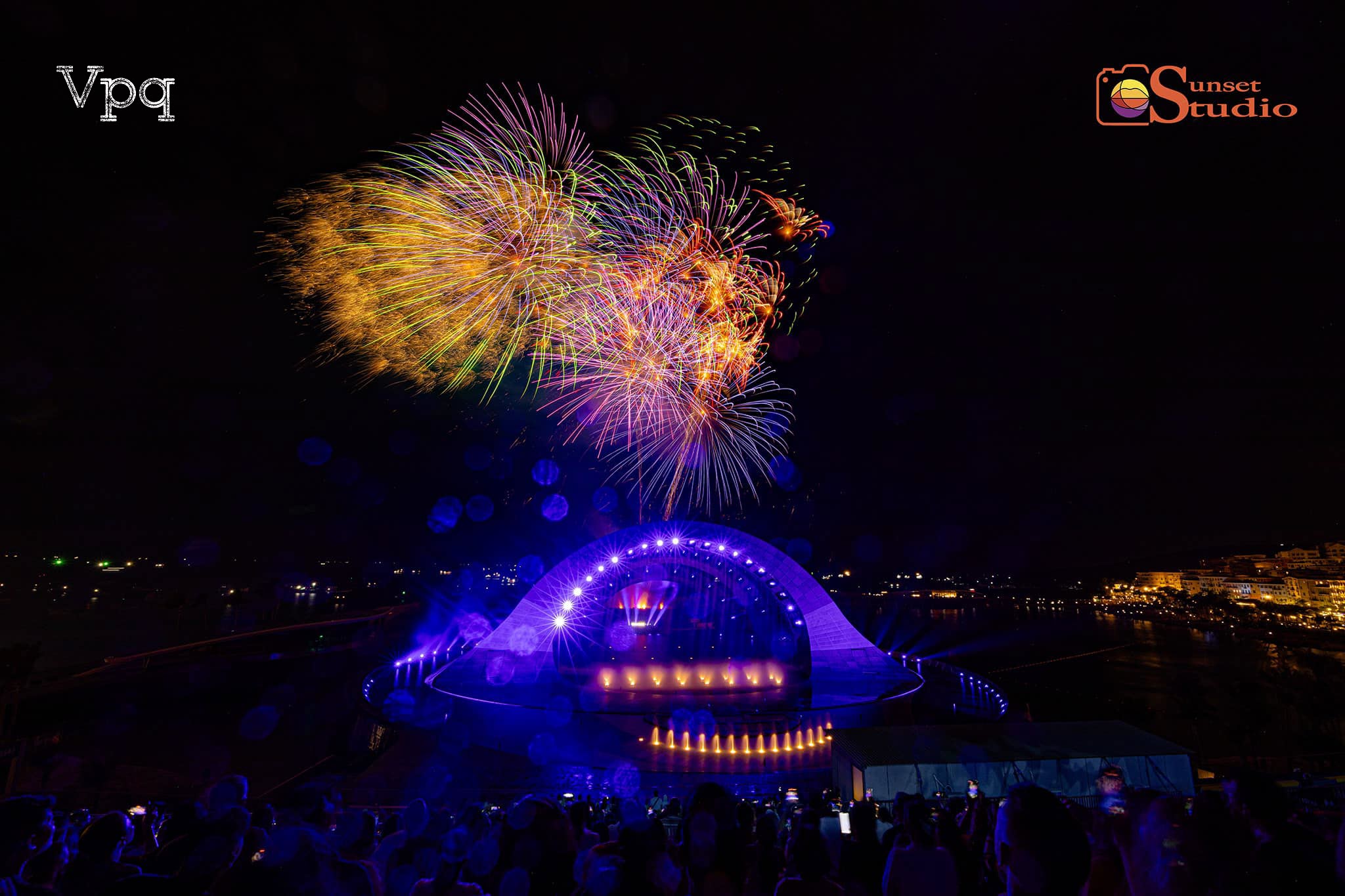 Kiss Of The Sea l&agrave; một show diễn duy nhất tại Ph&uacute; Quốc sử dụng c&ocirc;ng nghệ Vortex do ECA2 d&agrave;n dựng