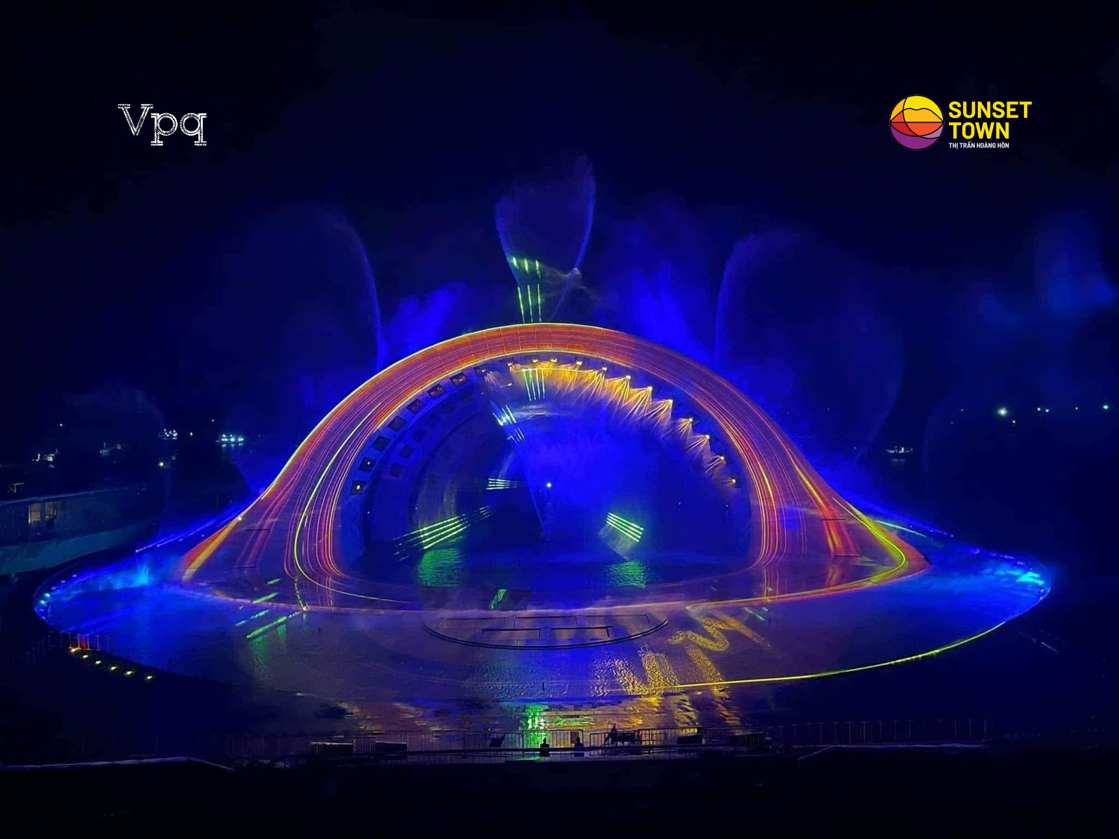 S&acirc;n khấu tr&ecirc;n mặt biển Show Kiss The Stars