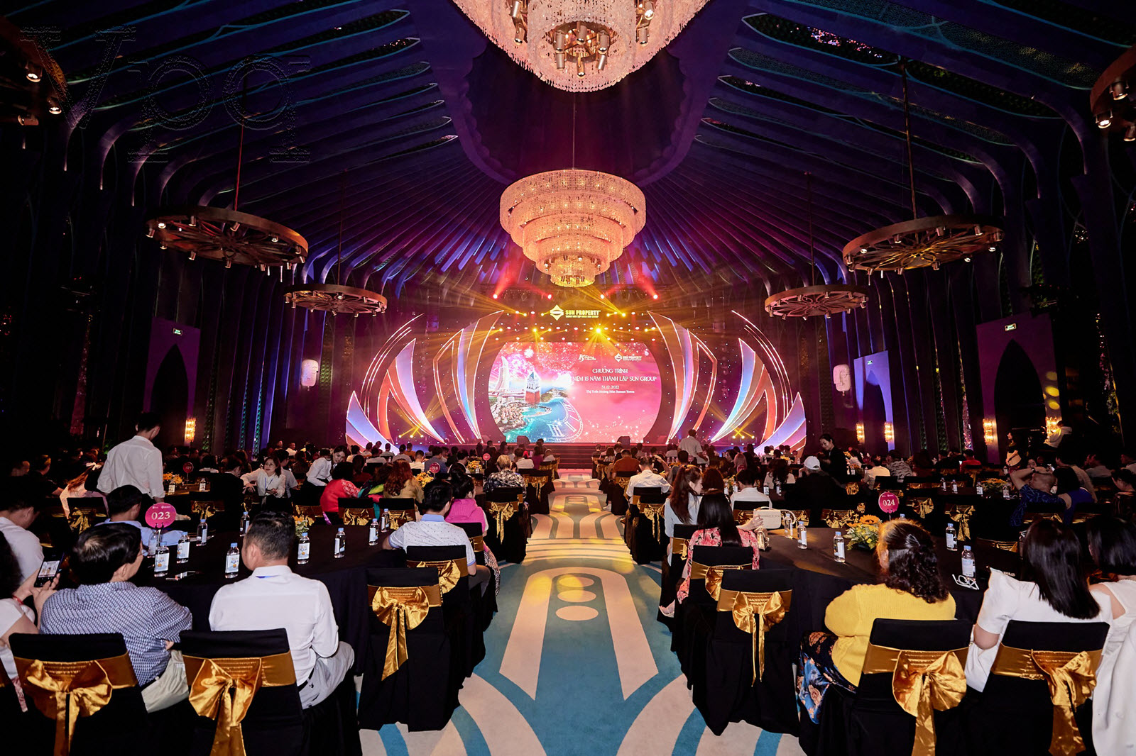 Kh&ocirc;ng gian sự kiện tại ph&ograve;ng Ballroom Sun Siganture Gallery