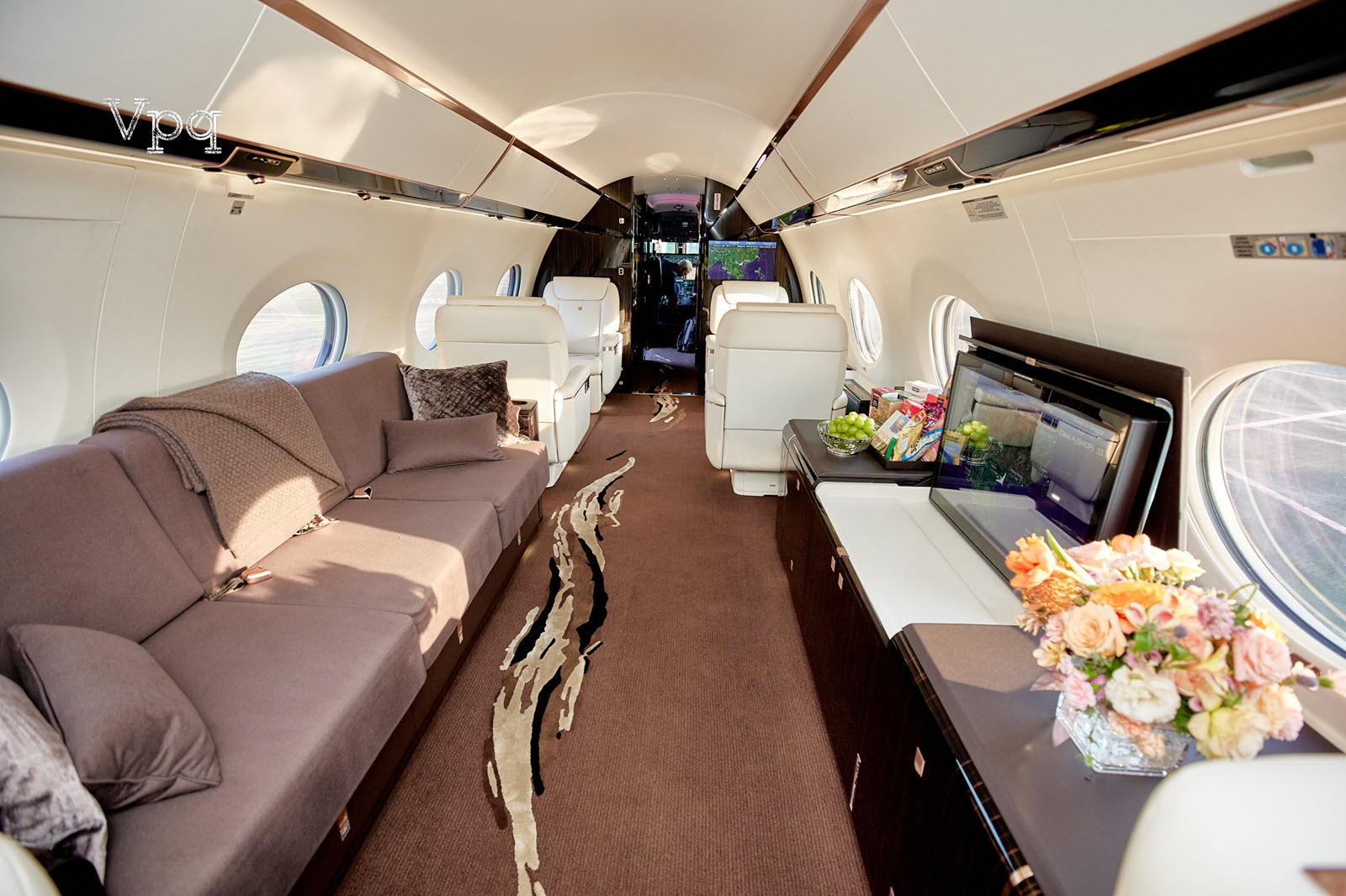 Nội thất b&ecirc;n trong m&aacute;y bay G650ER của Gulfstream