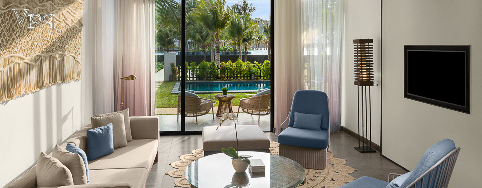 View từ phòng khách Ocean Pool Villa