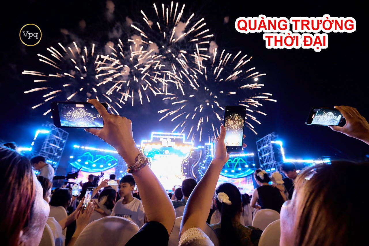 Chọn vị trí đẹp giúp mọi người có cơ hội ngắm pháo hoa và nhạc nước đẹp hơn ở khu vực Quảng trường Thời Đại Hà Nam