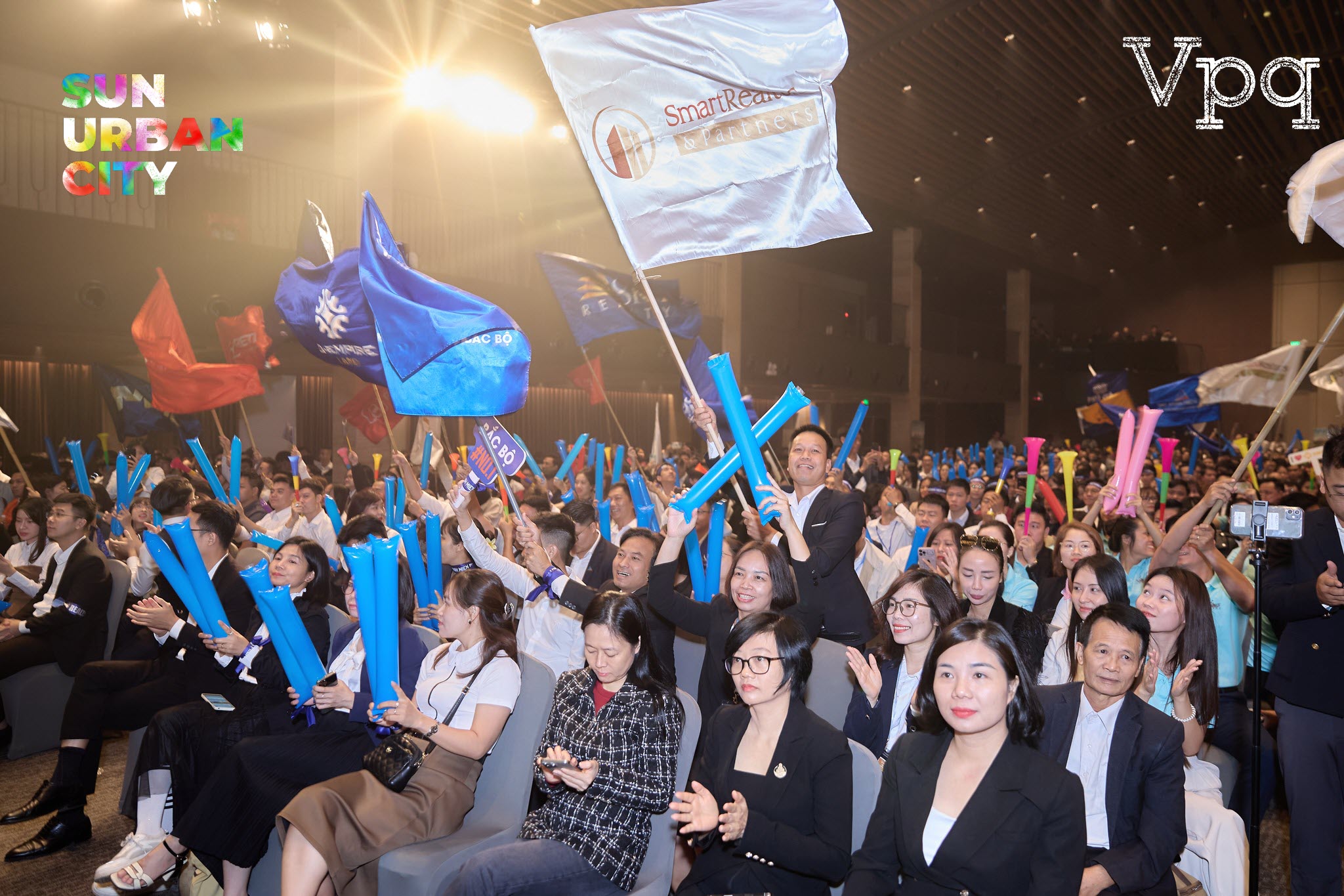 Kh&ocirc;ng kh&iacute; rộn d&agrave;ng tại sự kiện kick off dự &aacute;n