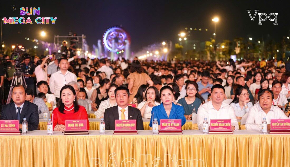 Các đại biểu và đại diện các doanh nghiệp Hà Nam