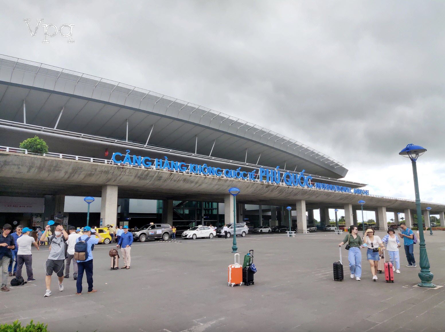 Nh&agrave; ga h&agrave;nh kh&aacute;ch s&acirc;n bay Ph&uacute; Quốc hiện tại c&oacute; c&ocirc;ng suất 4 triệu kh&aacute;ch/năm nhưng năm 2022 đ&atilde; khai th&aacute;c 5,5 triệu kh&aacute;ch