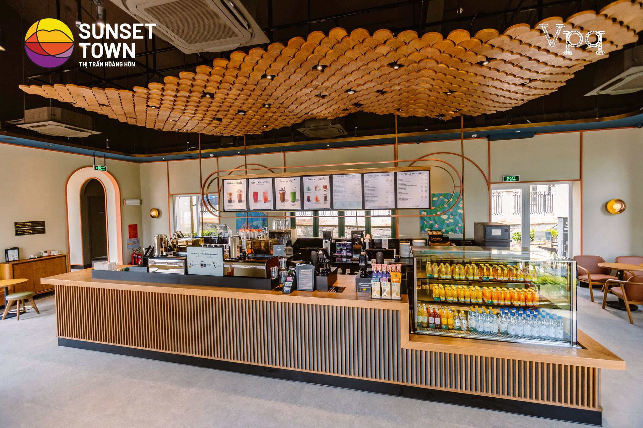 Không gian bên trong Starbucks Phú Quốc