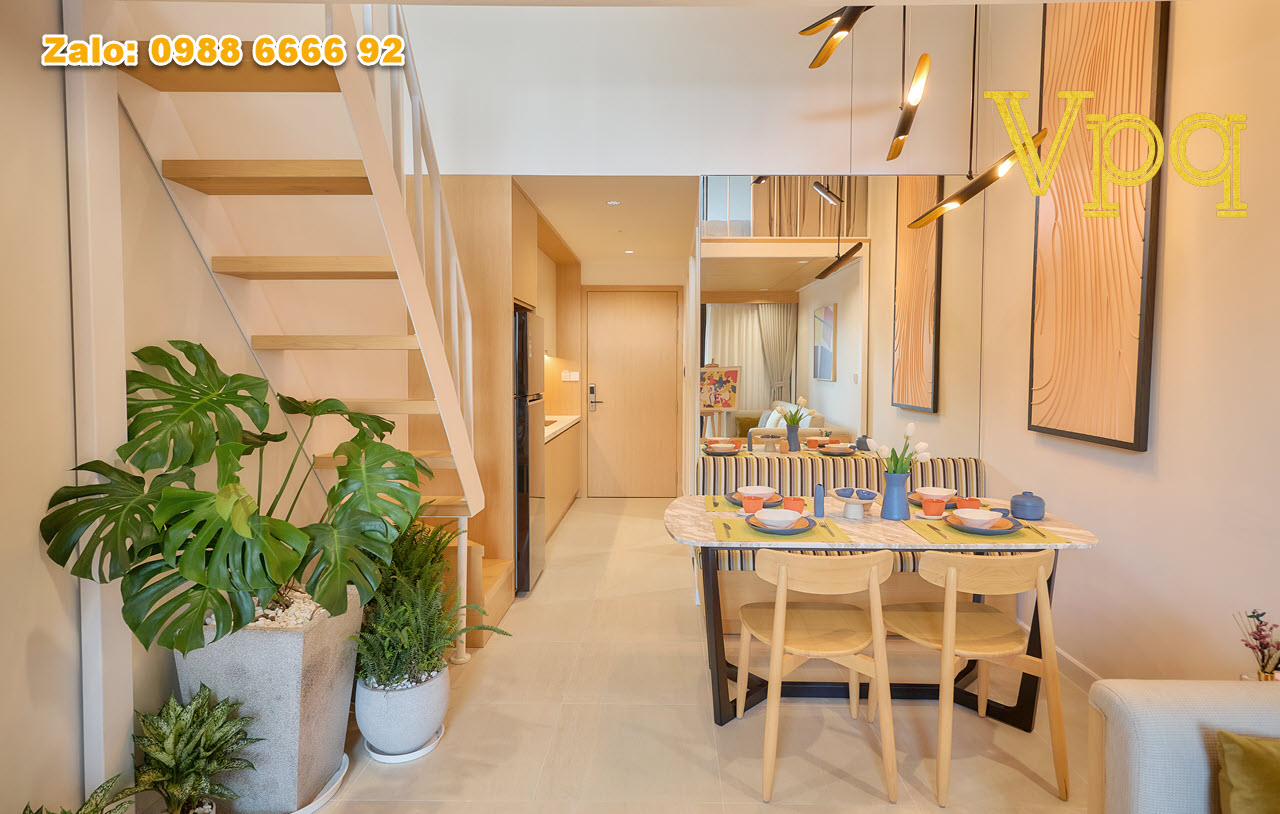 Từ cửa ph&ograve;ng nh&igrave;n v&agrave;o