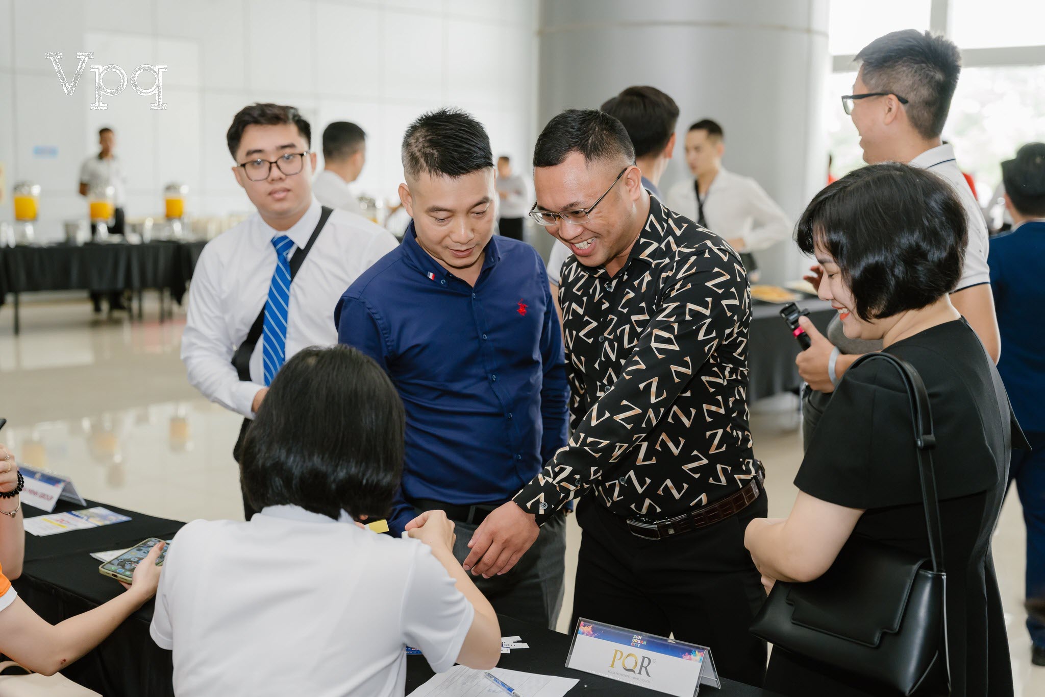 Vị kh&aacute;ch h&agrave;ng đến từ H&agrave; Nội tươi như hoa