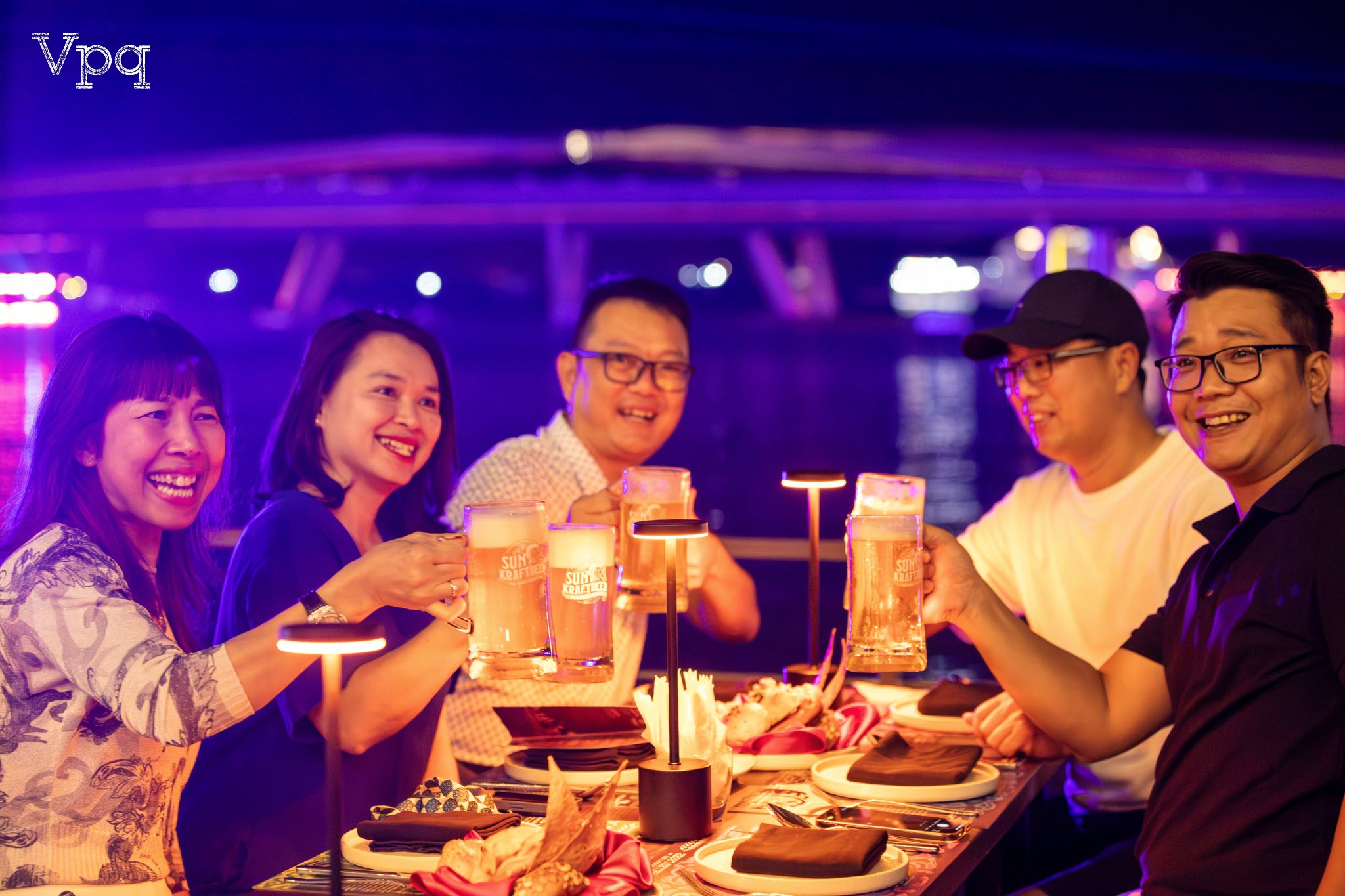 Khách hàng tại Sun Bavaria GastroPub Phú Quốc