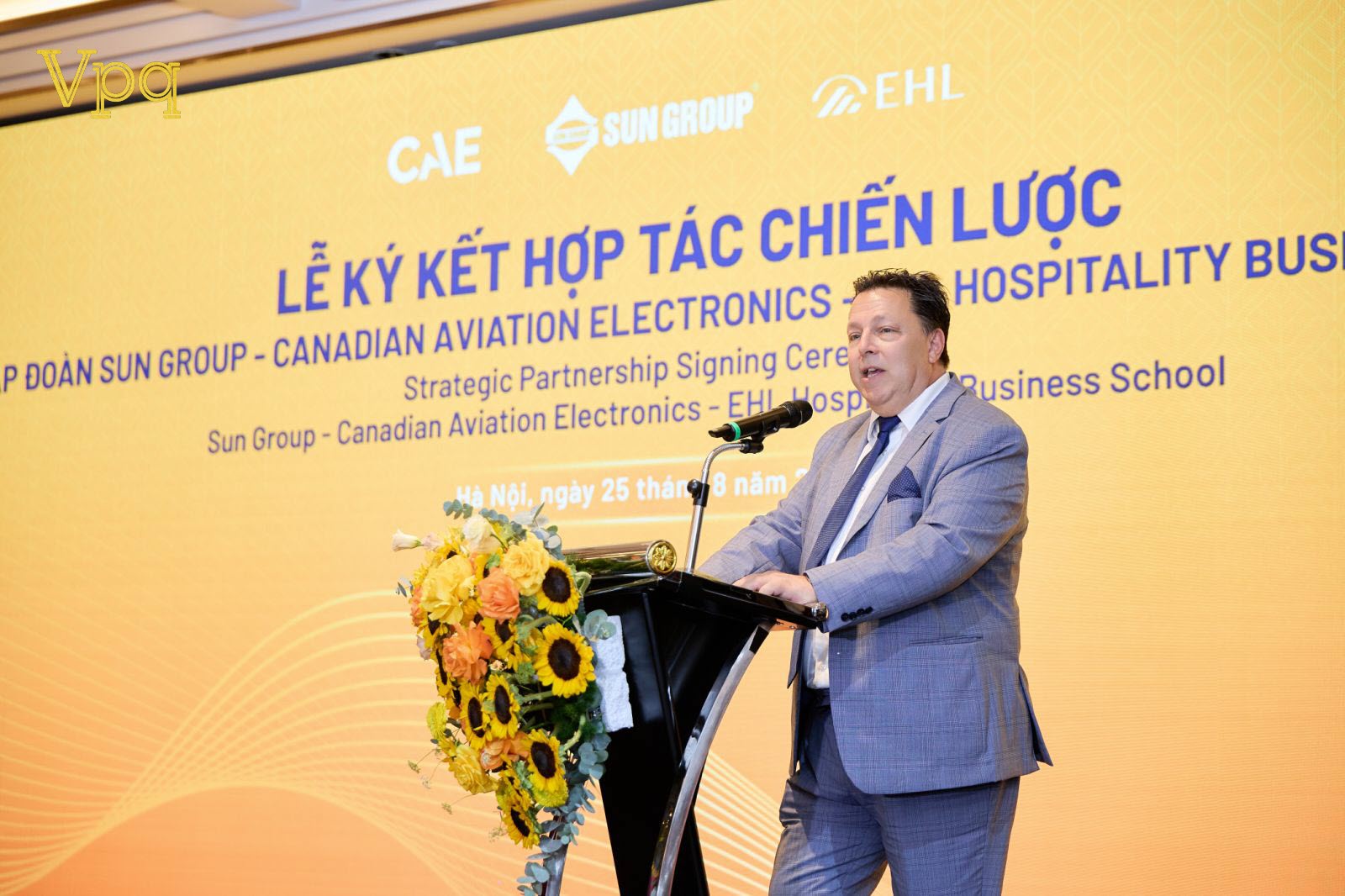 &Ocirc;ng Al Contrino cam kết CAE sẽ đồng h&agrave;nh c&ugrave;ng Sun Group x&acirc;y dựng một nguồn nh&acirc;n lực bền vững cho ng&agrave;nh h&agrave;ng kh&ocirc;ng