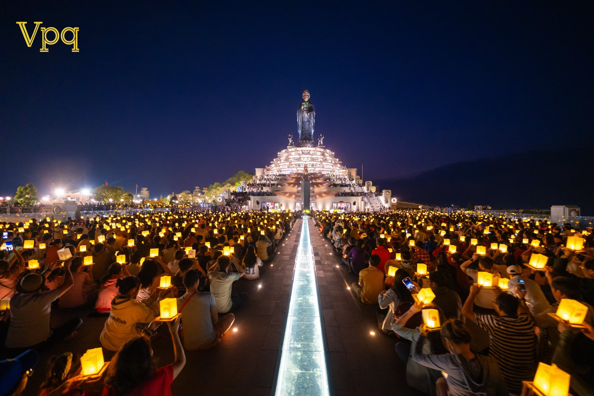 Lễ phật tại Sun World Bà Đen