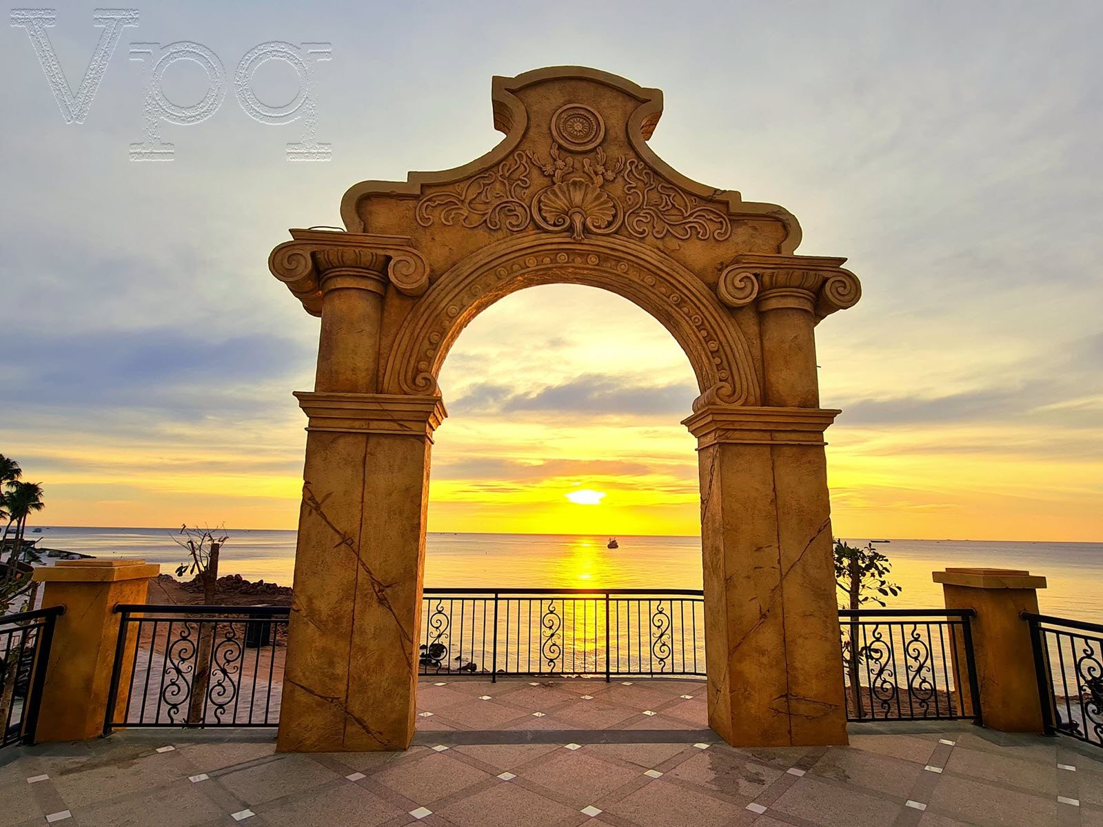 Ho&agrave;ng h&ocirc;n tuyệt t&aacute;c tại Sunset Town