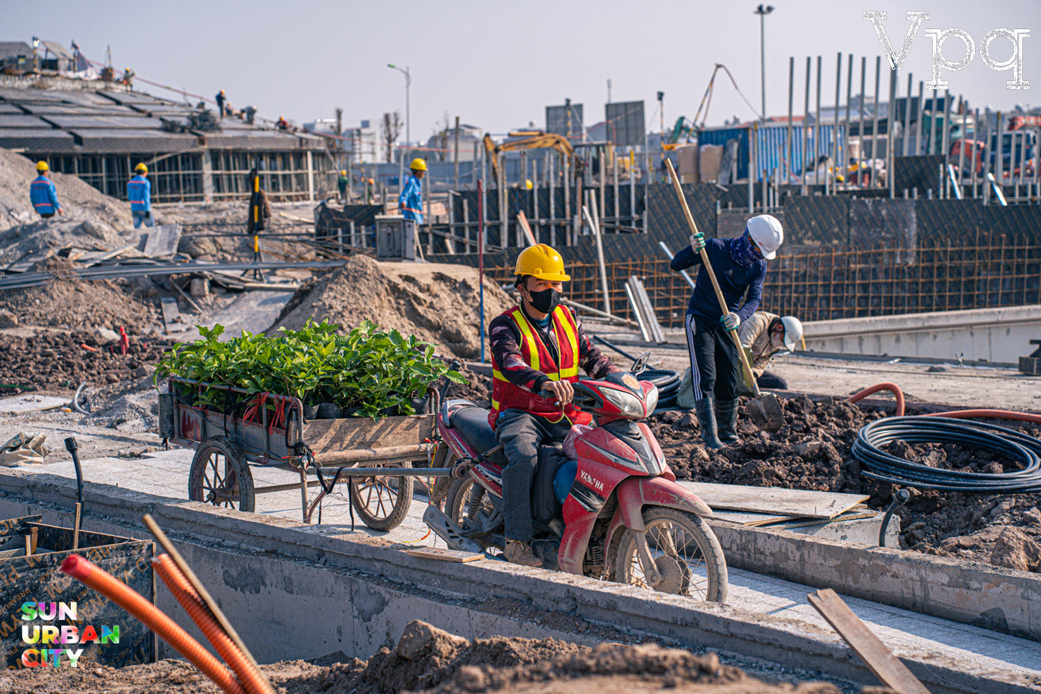 Công trường thi công đại đô thị có gần 2.000 công nhân
