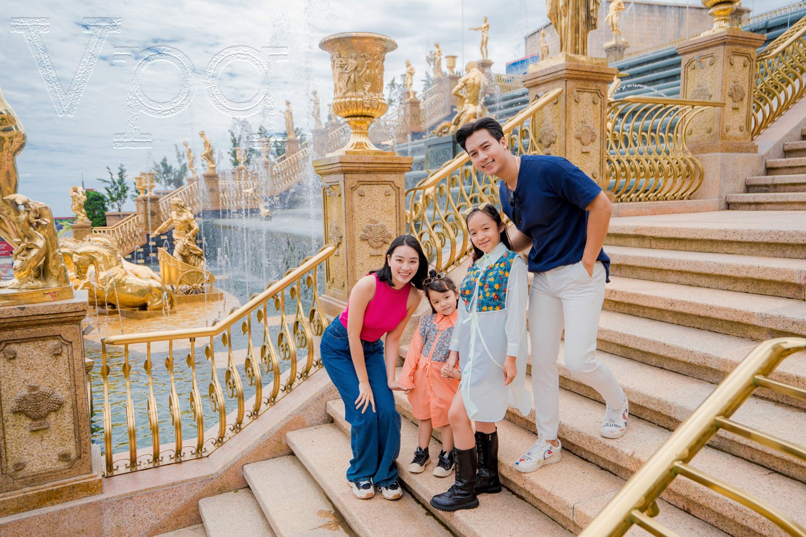 Du kh&aacute;ch check in tại Th&aacute;c nước của Thần Mặt trời