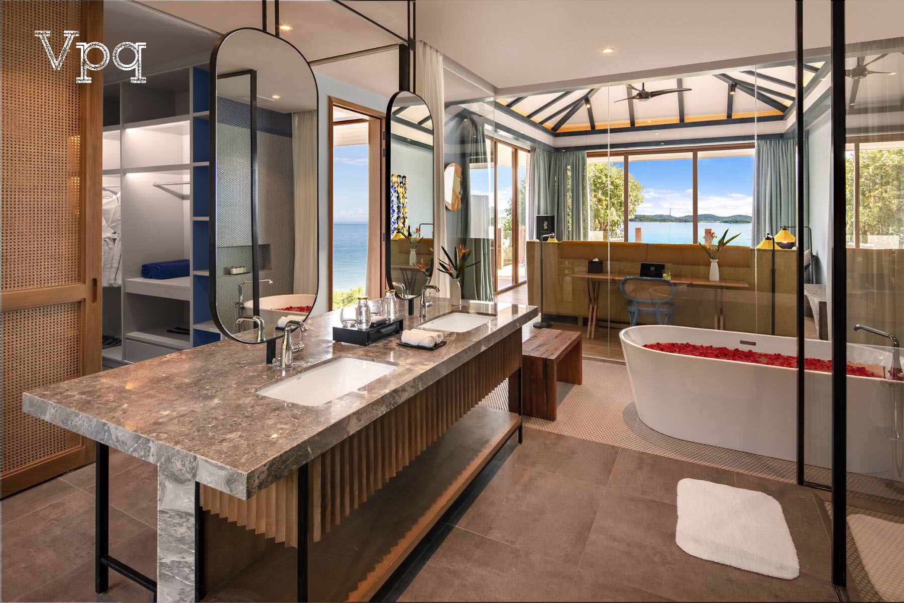 Phòng tắm Eden Bay hướng biển