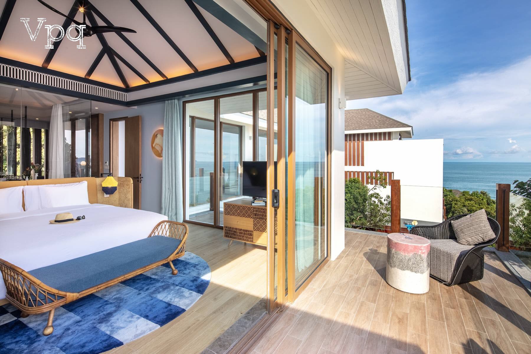 Phòng ngủ Master Eden Bay hướng biển